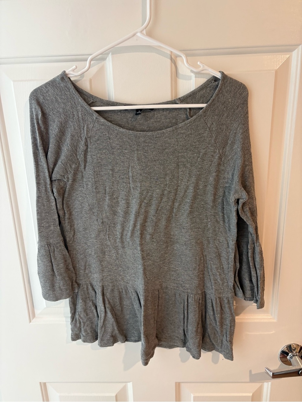 Cable & Gauge Gray Ruffle-Hem Scoop Neck Tunic
